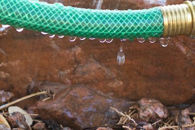 Węże do wody i pary – rodzaje i zastosowanie