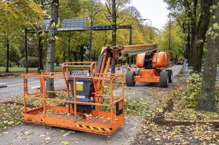 Kiedy i dlaczego warto wynająć podnośnik teleskopowy?