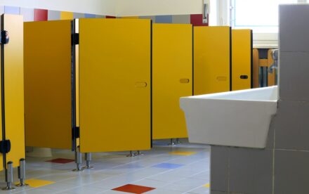 Kabiny sanitarne polecane dla szkół i przedszkoli